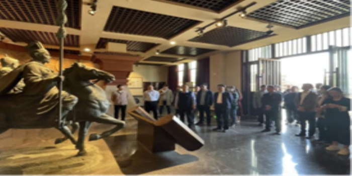 “星火传承，思源致远”——市数据资源管理局开展主题党日活动