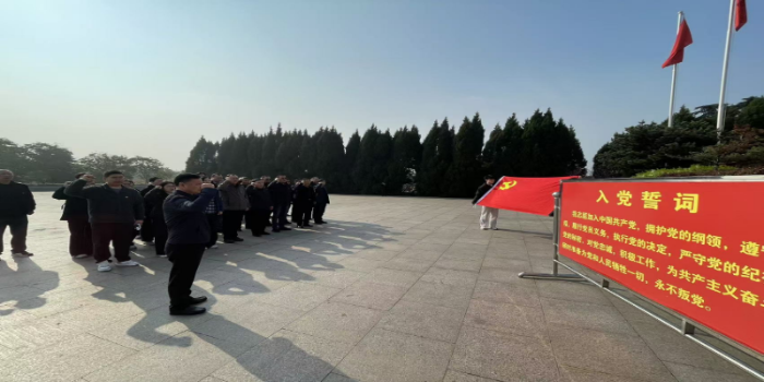 缅怀革命先烈，传承红色基因”——市数据资源管理局开展主题党日活动