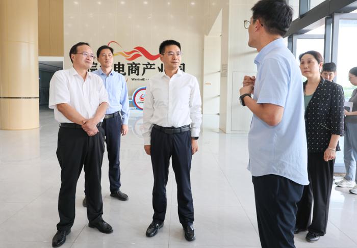 黄韡调研科技服务业发展情况